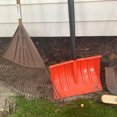 Lot S32: Mixed Garden / Hand tools