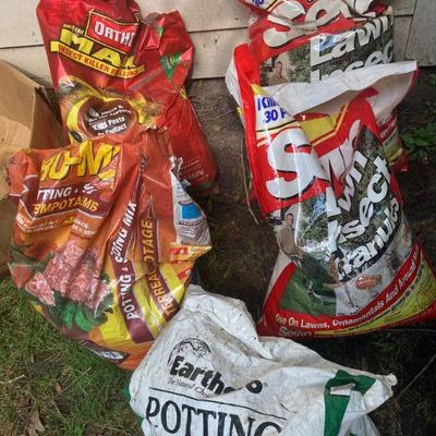 Lot S34: Group of potting soil / insect treatment
