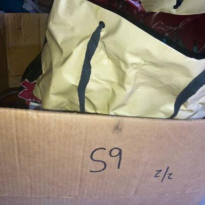 Lot S9: Misc. Christmas dÃ©cor/lights