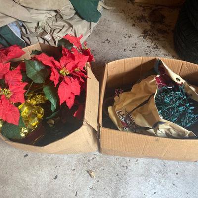 Lot S9: Misc. Christmas dÃ©cor/lights