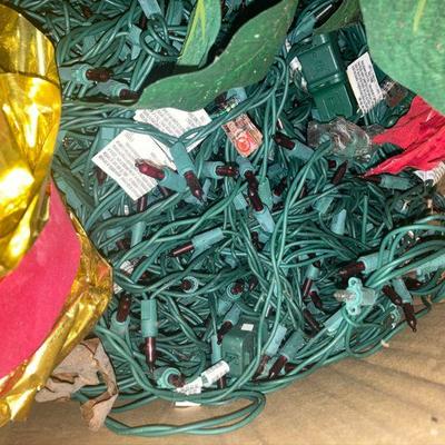 Lot S9: Misc. Christmas dÃ©cor/lights