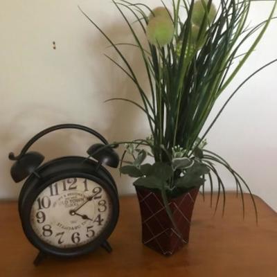 DECORATIVE PLANT WITH CLOCK