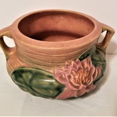 Lot #108  ROSEVILLE Waterlily Vase - 1943