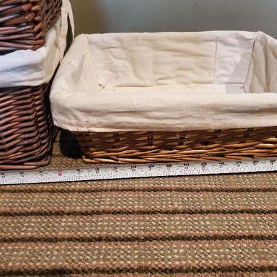 R28: 3 lined baskets