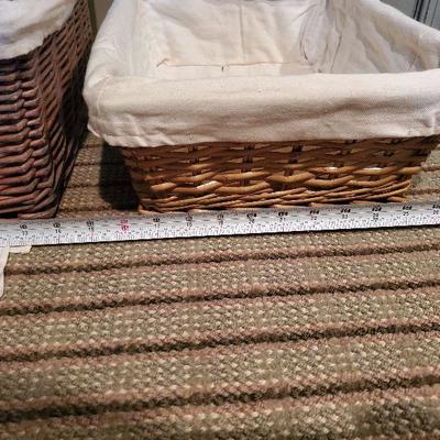 R28: 3 lined baskets