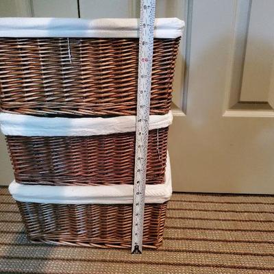 R29: three lined baskets 