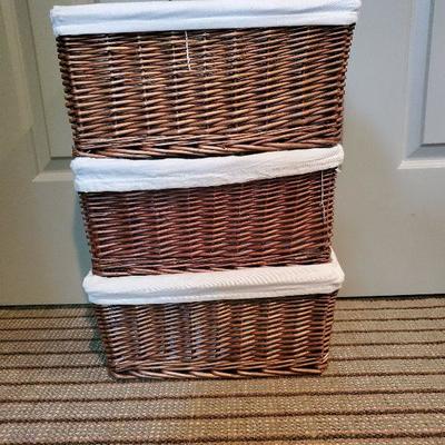 R29: three lined baskets 