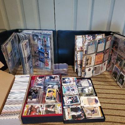 R31: Sports cards lot - baseball cards