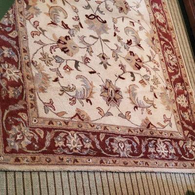 R57: Beautiful Hand Tufted Wool Pile Rug