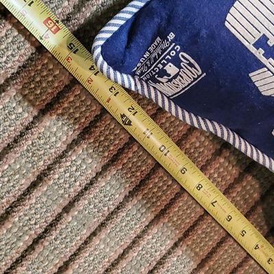 R79: New York Yankees Throw Pillow