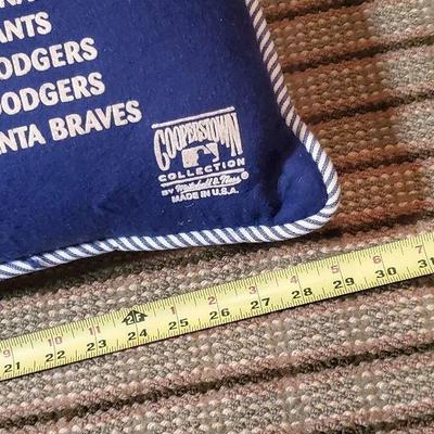 R80: New York Yankees Throw Pillow