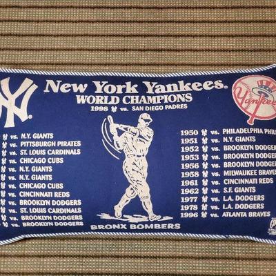 R80: New York Yankees Throw Pillow