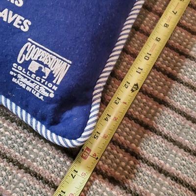 R80: New York Yankees Throw Pillow