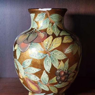 R82: Painted fruit vase