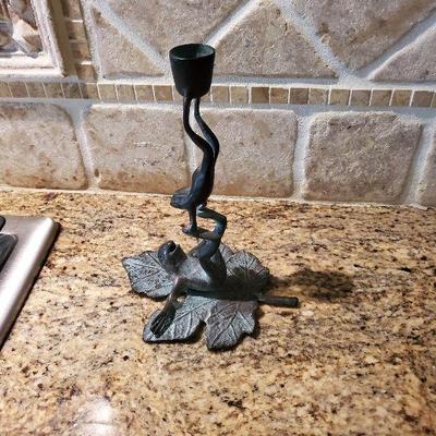 K56: Metal Frog Candle Stick Decor