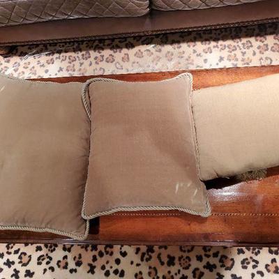 O101: Tapestry Decorative Pillow Lot