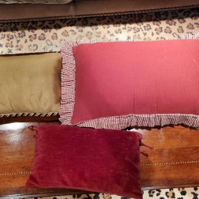 O102:  Accent Pillow Lot
