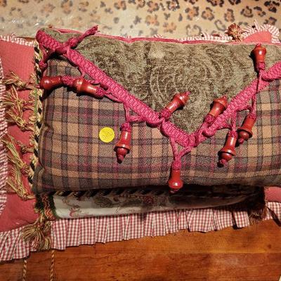 O102:  Accent Pillow Lot