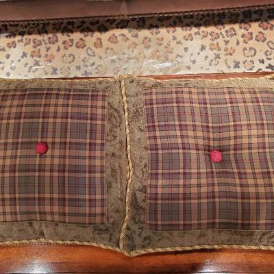 O103: Plaid Accent Pillow Lot