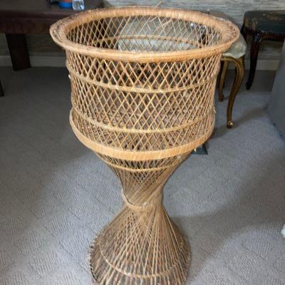 Lot B6: Vintage Wicker Planter 