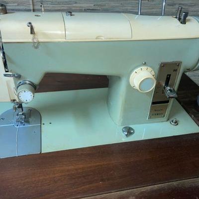 Lot B10: Vintage Sears Kenmore Sewing Machine Table & Chair