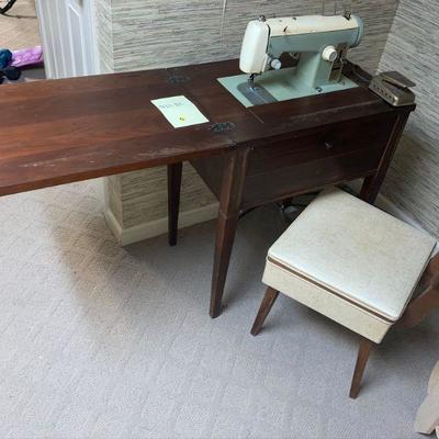 Lot B10: Vintage Sears Kenmore Sewing Machine Table & Chair
