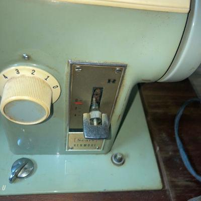 Lot B10: Vintage Sears Kenmore Sewing Machine Table & Chair