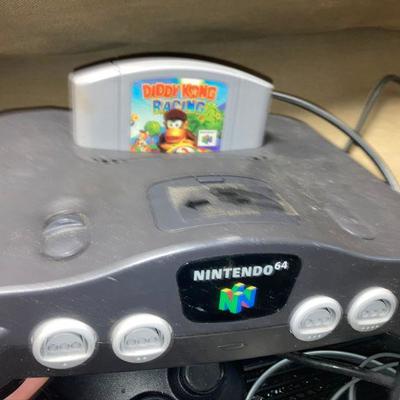 Lot B25: Nintendo 64 Game Console Xbox 360 game console +games access.