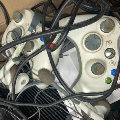 Lot B25: Nintendo 64 Game Console Xbox 360 game console +games access.