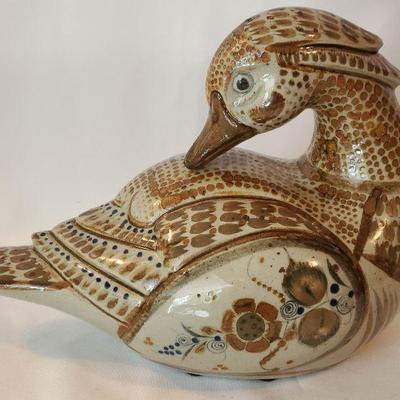 G10: Pottery Duck Decor