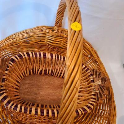 G21: Large Basket Lot