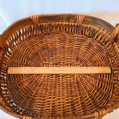 G22: Handled Serving Tray Basket 