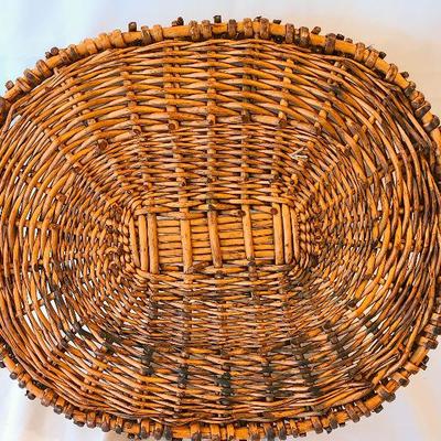 G22: Handled Serving Tray Basket 