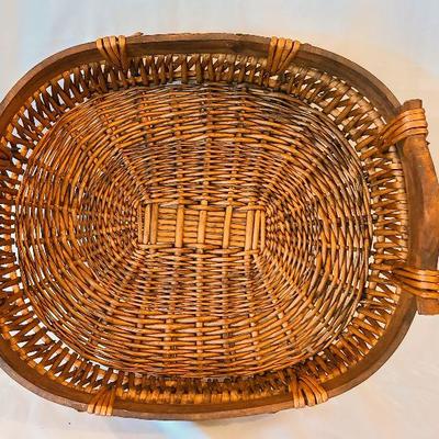 G22: Handled Serving Tray Basket 