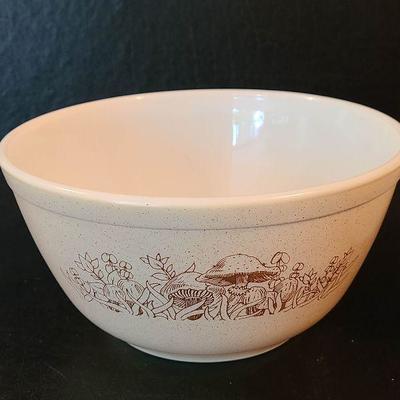 G29: Pyrex Forest Fancies Mushroom Mixing Bowls (402/401)