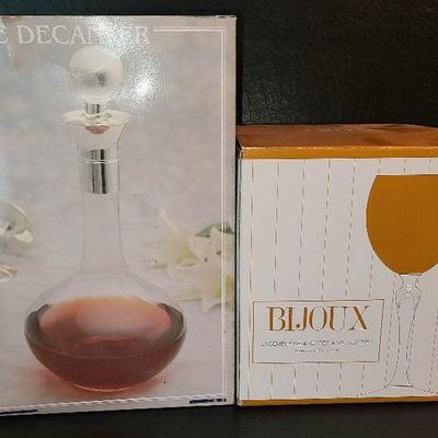 G32: Decanter and Wine Glasses