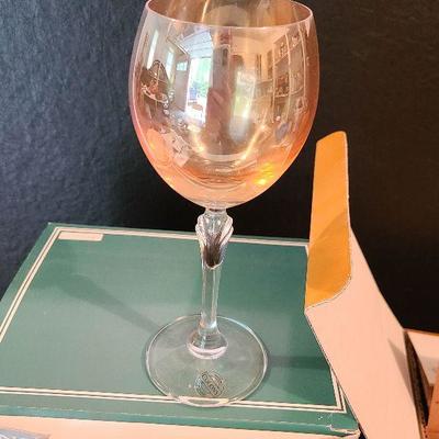 G32: Decanter and Wine Glasses