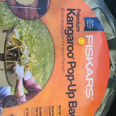 G33: Kangaroo Pop-Up Yard/Garden Bag New