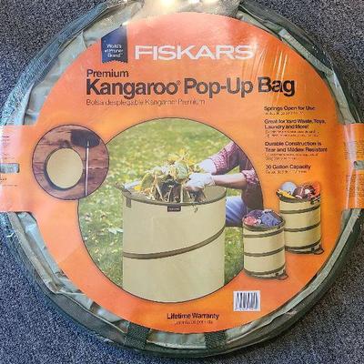 G33: Kangaroo Pop-Up Yard/Garden Bag New