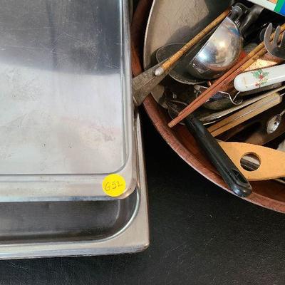 G52: Restaurant Pans / Kitchen Gadgets