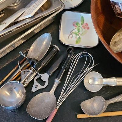 G52: Restaurant Pans / Kitchen Gadgets