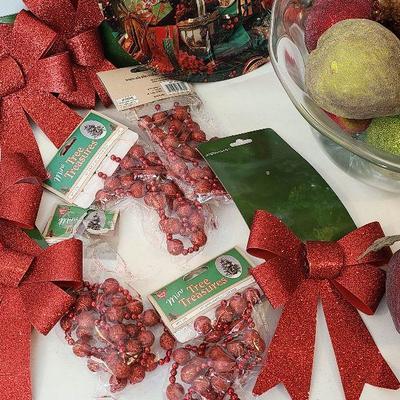 G56: Holiday Decor Lot