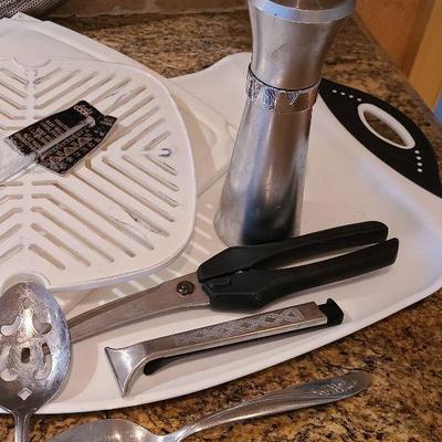 K12: Kitchen Gadgets /Strainers