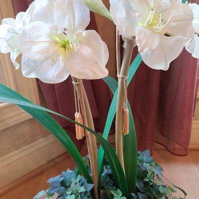 K16: Large Floral Arrangement 