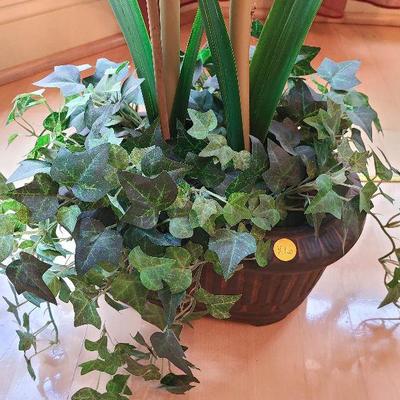 K16: Large Floral Arrangement 