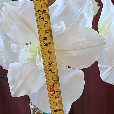 K16: Large Floral Arrangement 