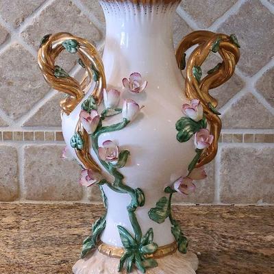 K19: Beautiful handled Floral Vase