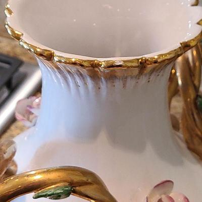 K19: Beautiful handled Floral Vase