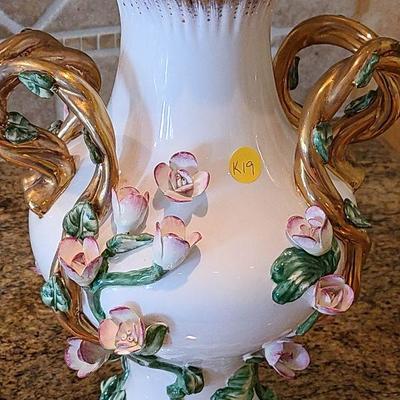 K19: Beautiful handled Floral Vase