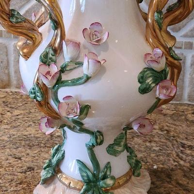 K19: Beautiful handled Floral Vase